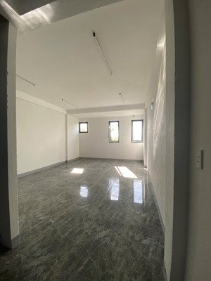 cho thuê nhà 4 tầng mt mỹ an gần cầu trần thị lý! ngũ hành sơn. dt 100m2 x 4 tầng trống suốt