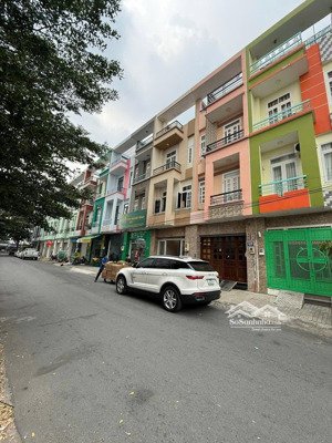 nhà bán 4 tầng 4x16m 64m2 dt sàn: 197m2 - 4 pn, 5 wc mặt tiền 12m kdc bông sao p5 q8 cũ. sổ hhc đủ