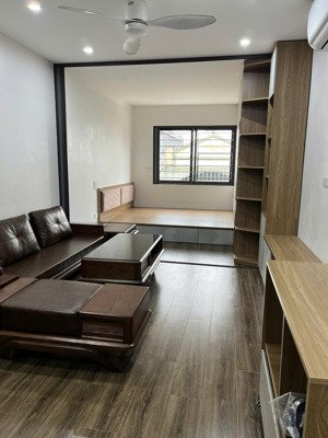 cho thuê nhà riêng 60m2, 6 tầng thang máy hoàng quốc việt giá 22tr