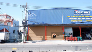 cho thuê 1700m kho xưởng mặt tiền giá 30 triệu