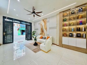 mặt tiền kinh doanh sầm uất ngang 4m chuẩn - vừa ở hay cho thuê giữ tiền tốt - vị trí đẹp