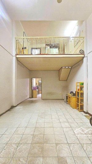 tặng nhà 2 tầng sát mặt tiền lũy bán bích, chủ tính giá đất chưa đến 100tr/m2