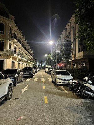 cc bán lk centa diamond đã hoàn thiện sẵn dòng tiền 25tr/tháng 7,x tỷ