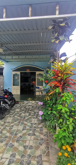 nhà vi tri đẹp rộng rãi thuận tiện mua bán đường chuẩn bị mở rộng