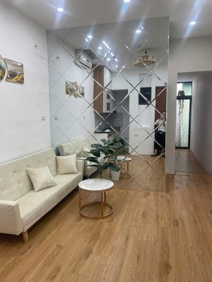 cho thuê nhà ngõ 595 lĩnh nam, 30mx4 tầng, 8 triệu/th, 3 ngủ, 3 wc, nhà mới