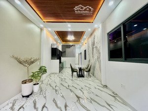 nhà 4 tầng mới đẹp có phòng ngủ tầng trệt đường ngay chợ rạch ông