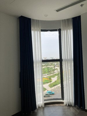 cho thuê căn beverly góc view công viên, 2 phòng ngủ, nội thất cơ bản, tầng đẹp.