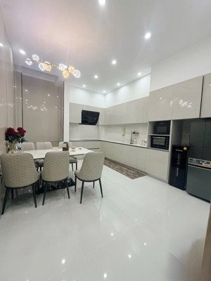 cho thuê nhà 5pn mới tinh 4x18 , làm spa văn phòng, hoặc để ở