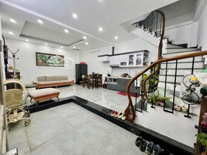 bán nhà đội cấn, ngõ oto, nhà 2 thoáng, vài bước ra mặt phố, dân xây 40m*5t full nội thất, ở ngay