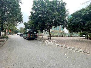 hàng hiếm tại phúc lợi, 12 tỷ, 40m2, bán đất tái định cư mặt tiền 4,7m. vỉa hè 3m đường 6m