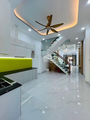 bình tân -siêu phẩm , chân dài miên mang 70 m 2 tầng 4 x 18 m giá 6 tỷ mô tả nhà đẹp