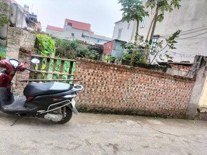 bán đất 67,5 mét, mặt tiền 5 mét hậu 5 mét, ngõ 5 mét. trung tâm xã