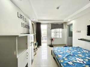 phòng ban công có thang máy tại kdc trung sơn full nội thất