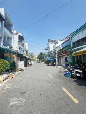 bán lô đất mặt tiền đường bùi minh trực. êm.