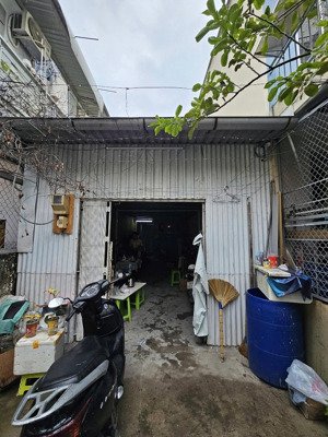 nhà cấp 4 diện tích 4x20m hẻm chính 1041 trần xuân soạn,q7.