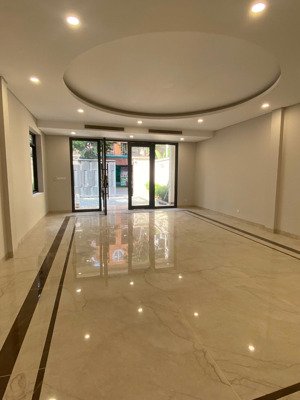 cho thuê nhà biệt thự romantic tây hồ - hà nội. dt 115m, 5 tầng, thông sàn, thang máy. 75 triệu