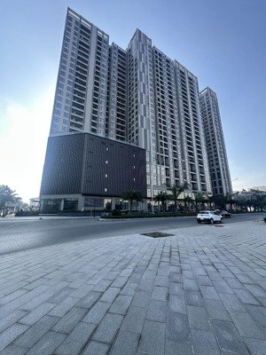 chính chủ bán căn chung cư the wisteria giá 6.2 tỷ đã có nội thất cơ bản. lh 