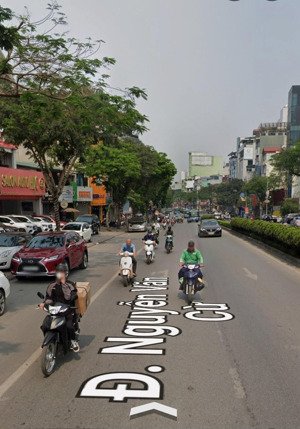 bán nhà phố nguyễn văn cừ 43 m2,5 tầng, mặt tiền 5.6m, 15.4 tỷ bồ đề, ô tô vào nhà