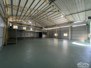 - cho thuê nhà xưởng 300m2 giá 17tr/th tại đường apd25 . xe tải di chuyển vào kho.