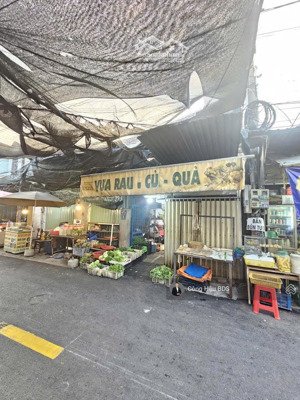 lô đất mt chợ thống nhất, đ. phan đăng lưu, dĩ an. dt: 128.8m2 (5.3x 24.5m). giá: 6.1 tỷ tl