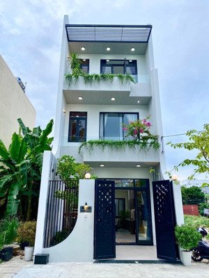 bán nhà siêu vị trí 2 mặt tiền trần quang diệu - quận 3, 10x28m, hđt 150 tr/tháng, giá 98 tỷ