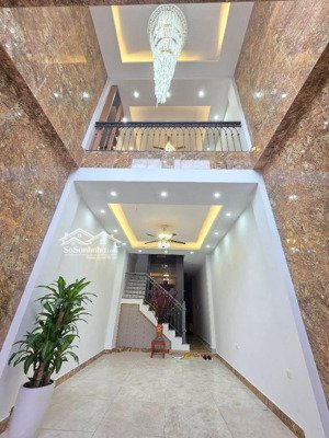 phố phạm tuấn tài -ô tô tránh -62m 5 tầng thang máy -full nội thất -vị trí kim cương -ở,kinh doanh