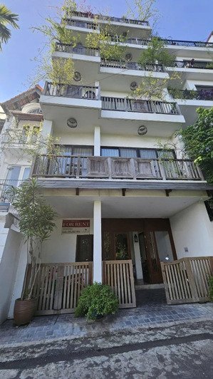 chủ nhà gửi bán khách sạn phố trích sài:220m2,5 tầng,mt:10m.giá:86tỷ.lh:0888999766