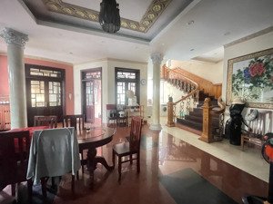 bán đất tặng biệt thự hồ bơi - hồ cá koi mặt tiền đường ngay khu phố tây chỉ 105tr/m