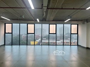 bán toà nhà văn phòng 120/130m2. mặt tiền 10m. xây 10 tầng. giá thoả thuận lh: 