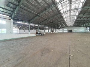 cho thuê dt xưởng 4.000m2/ tổng 6800m2 - tân tạo, có pccc tự động, cont vào 24g
