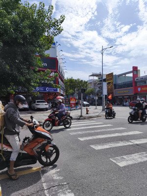 lô góc mt lê đình lý - kinh doanh siêu đẹp - 85m2 - 4 tầng. giá chỉ 1x tỉ. lh 