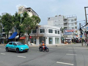 siêu vị trí - góc 2 mt nguyễn trãi & học lạc, quận 5 - dt 12.5 x 20m - hđt 200tr/th - giá bán 95 tỷ