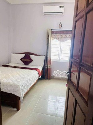 chính chủ cần bán gấp căn hà bồng chỉ cần 29,800 tỷ có ngay khách sạn gồm 18 phòng dt 120tr/1 th.