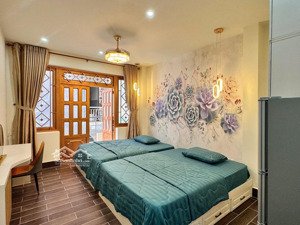 căn hộ quận 1 cho thuê gần chợ bến thành có 2 giường ban công