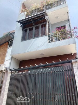 nhà cho gia đình ở rộng rải cho thuê dài hạn