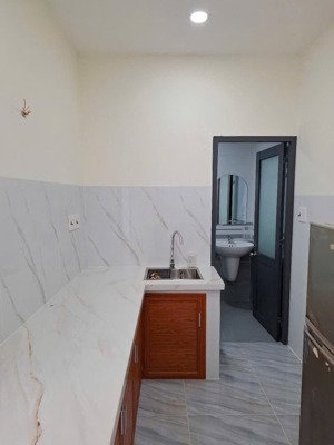 (10tr) cho thuê nhà mới xây 2 tầng gần trường hoa lư, 2pn, 2wc