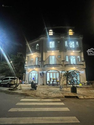 cho thuê biệt thự căn 2 mặt tiền mới xây phong cách hiện đại