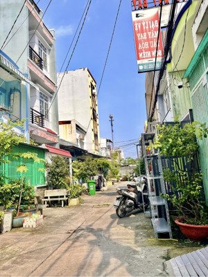 nhà 2 tầng 129m2 - ngang 4.7m - vừa ở vừa cho thuê - chỉ 6.7tỷ