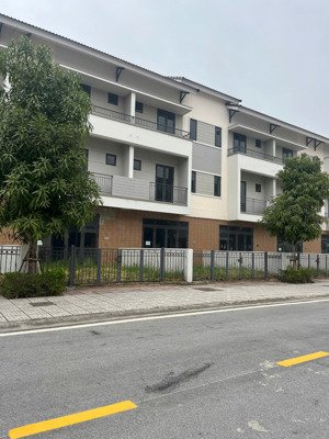 bán shophouse centa riverside, 8,5 tỷ, 100m2, đường hữu nghị, p phù chẩn, từ sơn