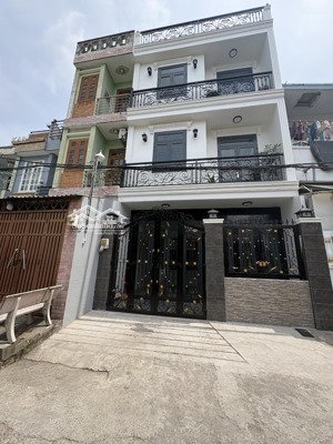 nhà mới 100% , 57m (5.7x9.9) 3 tầng, đường 3 , bình trưng đông , q2 (8ty390)