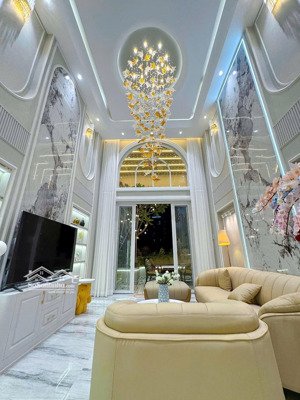 nhà đẹp đậu được 2 tô tô có 2 phòng khách thang máy 750kg có thể vừa ở vừa làm công ty