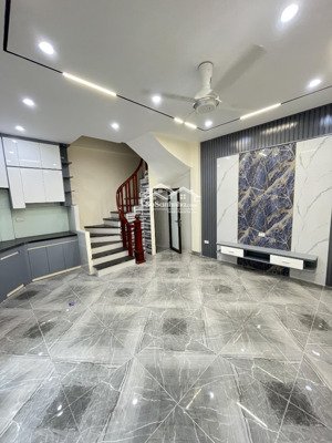 bán nhà dân xây 5 tầng lô góc cự khối - giá có thương lượng