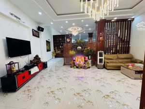 biệt thự vip khu tên lửa 10 x 21m 2 tầng - đậu được 2 ô tô - giáp q6 - gần công viên phú lâm