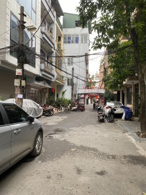 nhà nguyên căn ngõ 24 hoàng quốc việt, nghĩa đô, 30m, 5 tầng ô tô đỗ cửa, 3pn, đủ đồ. 12.5 tr/th