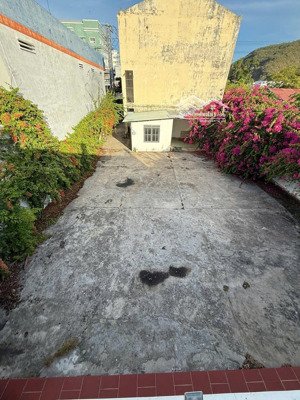 cho thuê mặt bằng rộng tới 573m2, nhìn được view biển mặt tiền đường tô hiệu sát đường trần phú