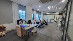 cho thuê văn phòng đẹp, lô góc tại phố nguyễn xiển diện tích : 70m2 giá thuê : 11 triệu /