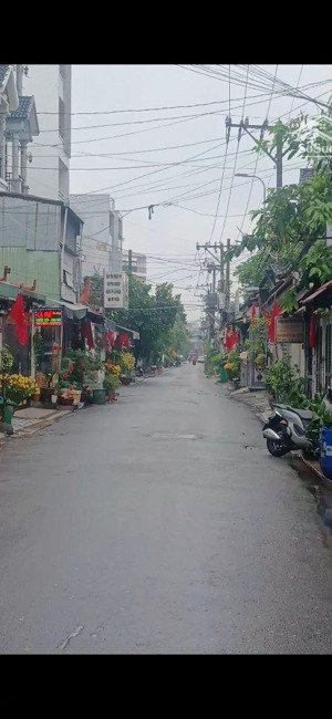 6 tỷ 800 thương lượng, nhà 4 tầng ngon , đường 6 mét thông, diện tích : 4 x 13,5