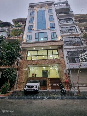 cho thuê tòa buiding phố hoàng cầu 100m2 8 tầng có hầm, nhận diện tốt, view hồ thoáng, 88tr/th