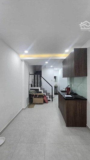 bán nhà trung tâm quận 3. đối diện chợ hòa hưng. hẻm thắng 1 trục. 4 tỷ 7