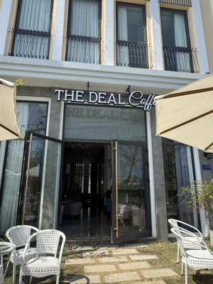 bán nhanh toà khách sạn ở hội an full nội thất, 140m2 đất, 15phong , dòng tiền ổn định 70tr/tháng.